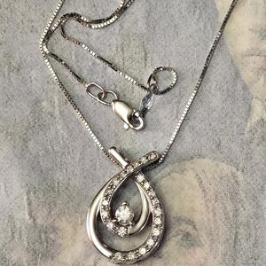 Elegant Silver Pendant Necklace